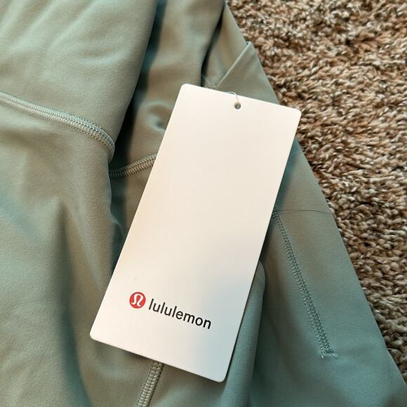 Lululemon athletica size 10 green Align T™ HR
Pant 25" *Pockets nwt - Picture 4 of 6